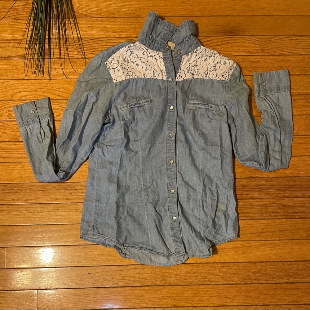 Long sleeve blue top with white shoulder design